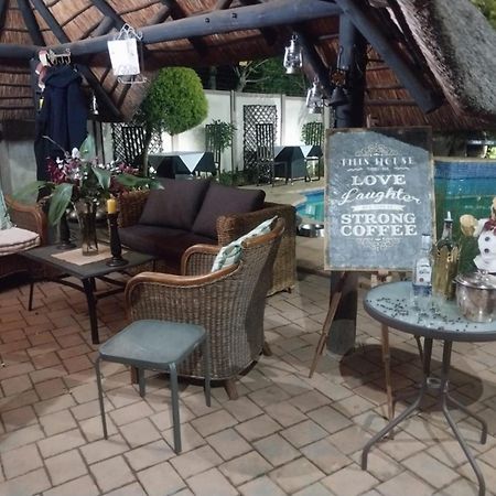The Giraffe Room At Frederick'S Place Pretoria Bagian luar foto