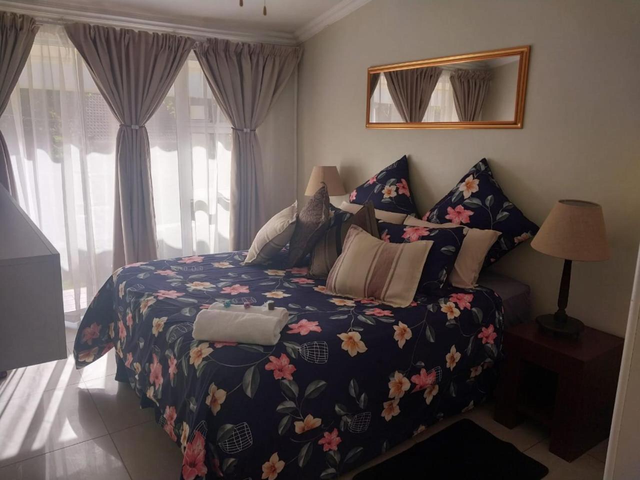 The Giraffe Room At Frederick'S Place Pretoria Bagian luar foto