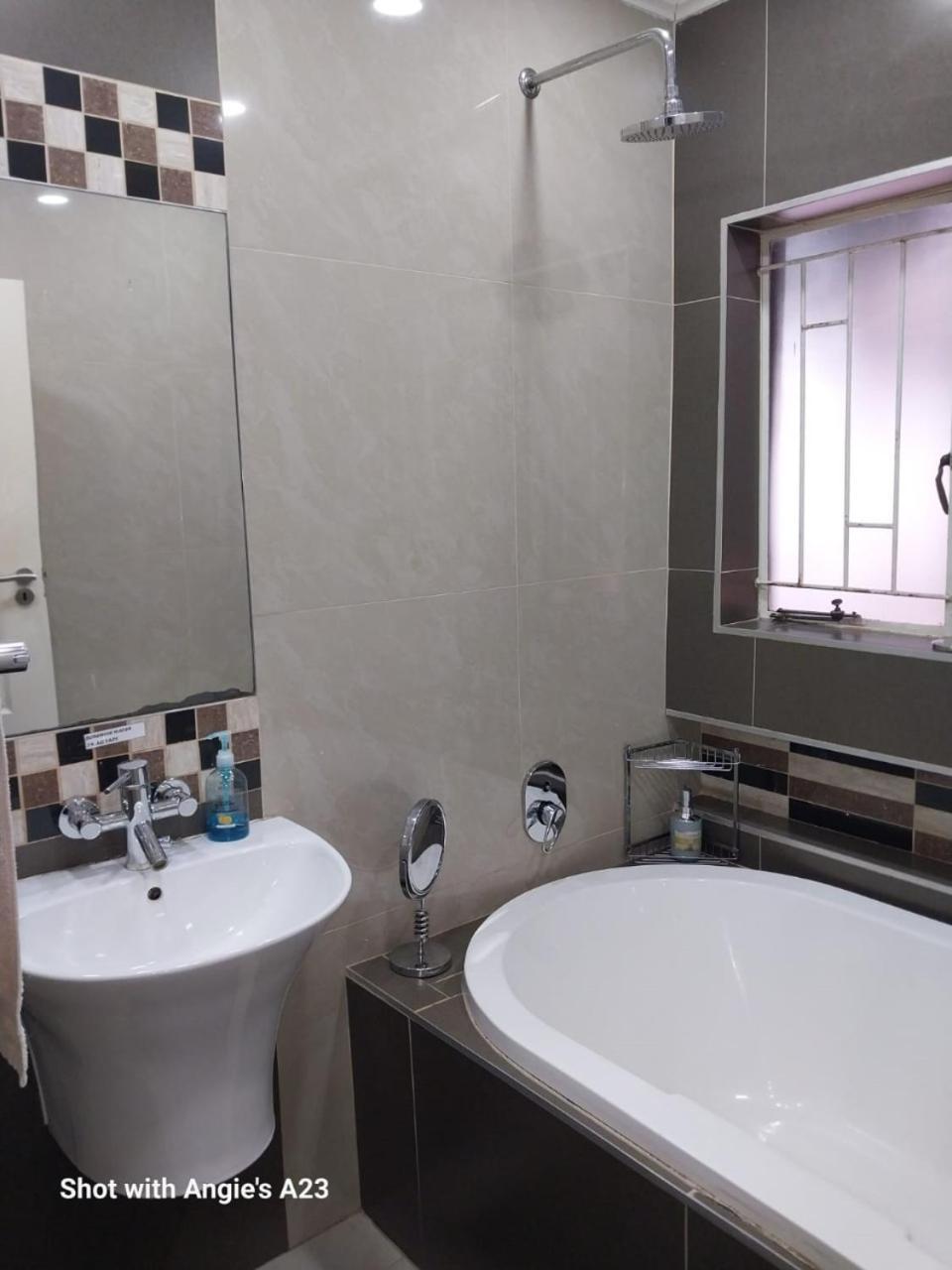 The Giraffe Room At Frederick'S Place Pretoria Bagian luar foto